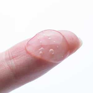 <Non quantitative test for viscosity whether or not the gel stays on the finger or slides off. Credit> AdobeStock_192826437