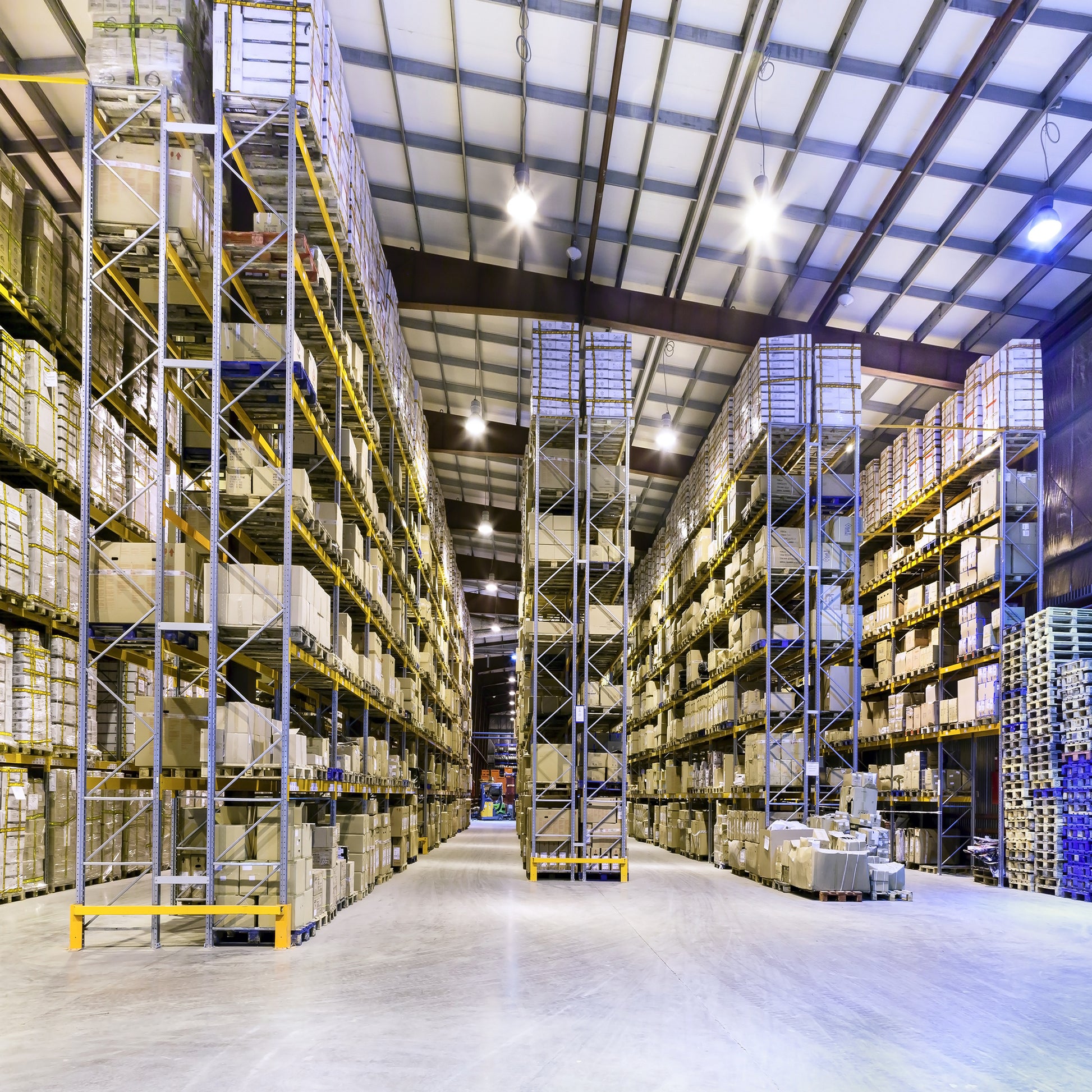 <Large third party warehouse with lots of available space for storing finished product. Credit> AdobeStock_51465184