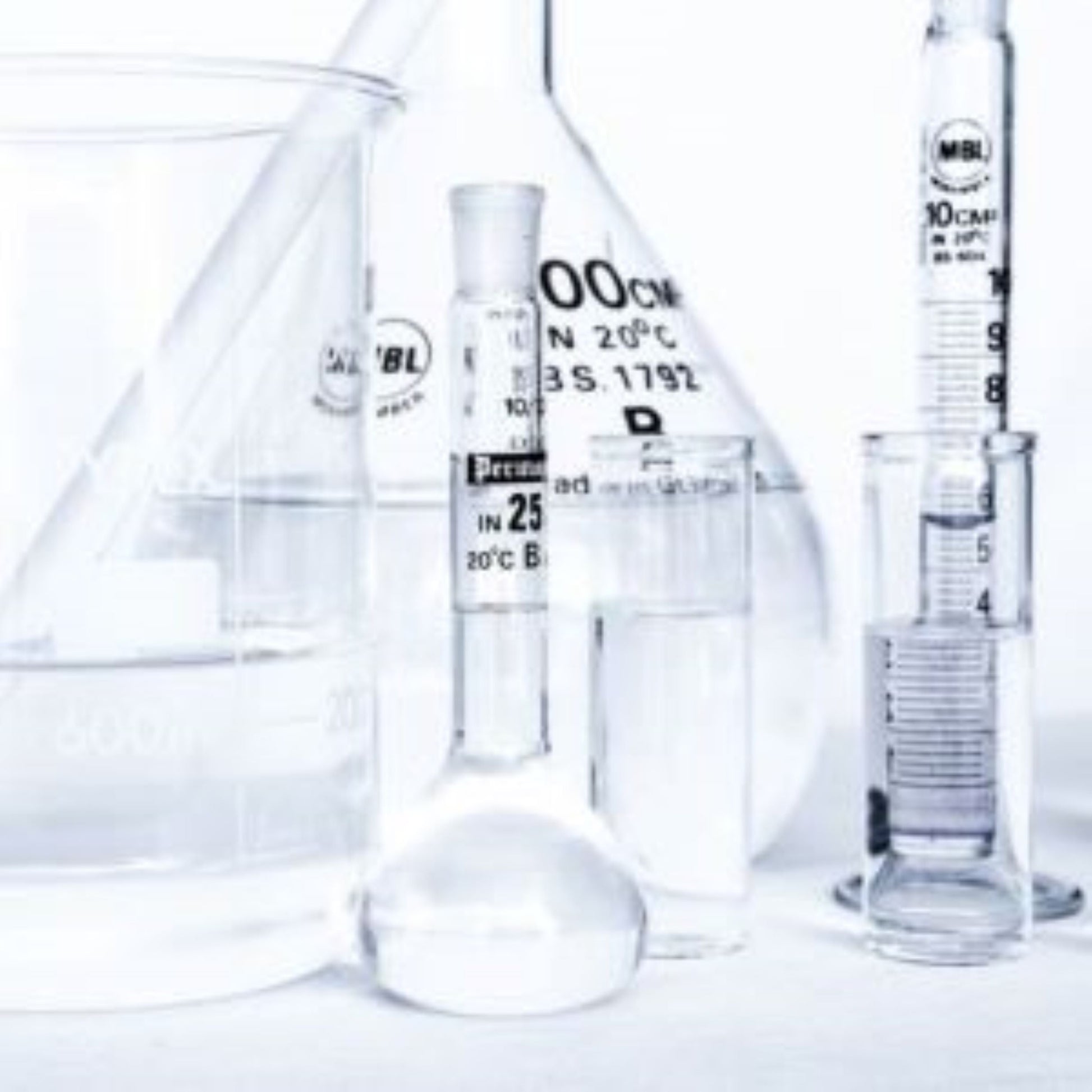 <Analytical laboratory glassware including flasks, beakers and measuring cylinders containing clear, colourless liquid. Credit> 217041 by PublicDomainPictures @ Pixabay